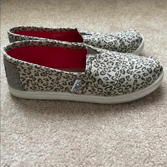 Toms - Picture 3 of 5